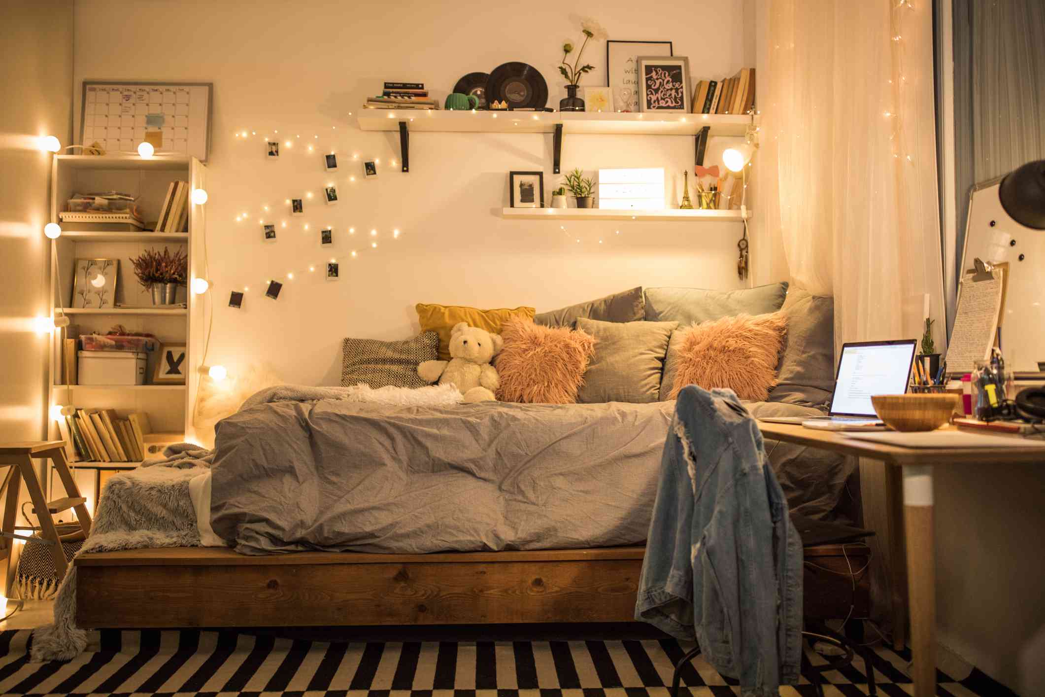 trendy dorm room decor ideas for 2023